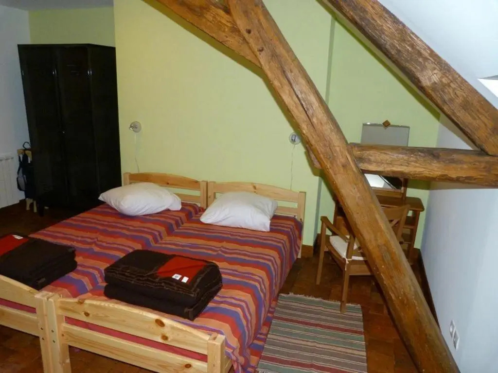 Maison confortable avec cour, proche du Château de La Bussière, idéale pour explorations. - FR-1-590-161