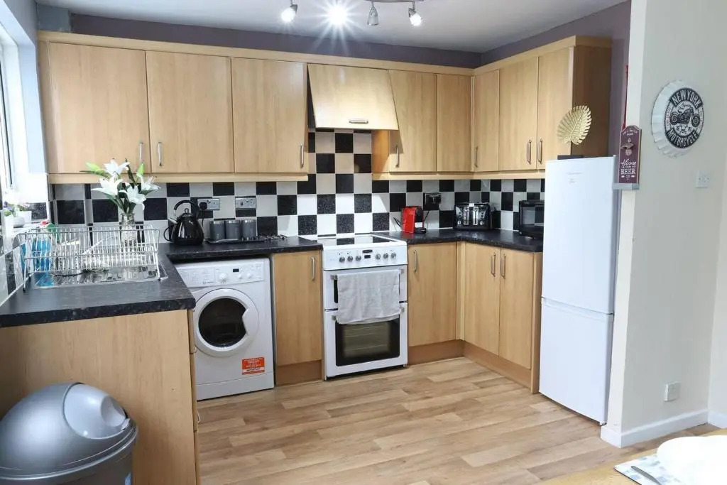 Family and Contractors HS2 NEC Airport 3beds Homebase