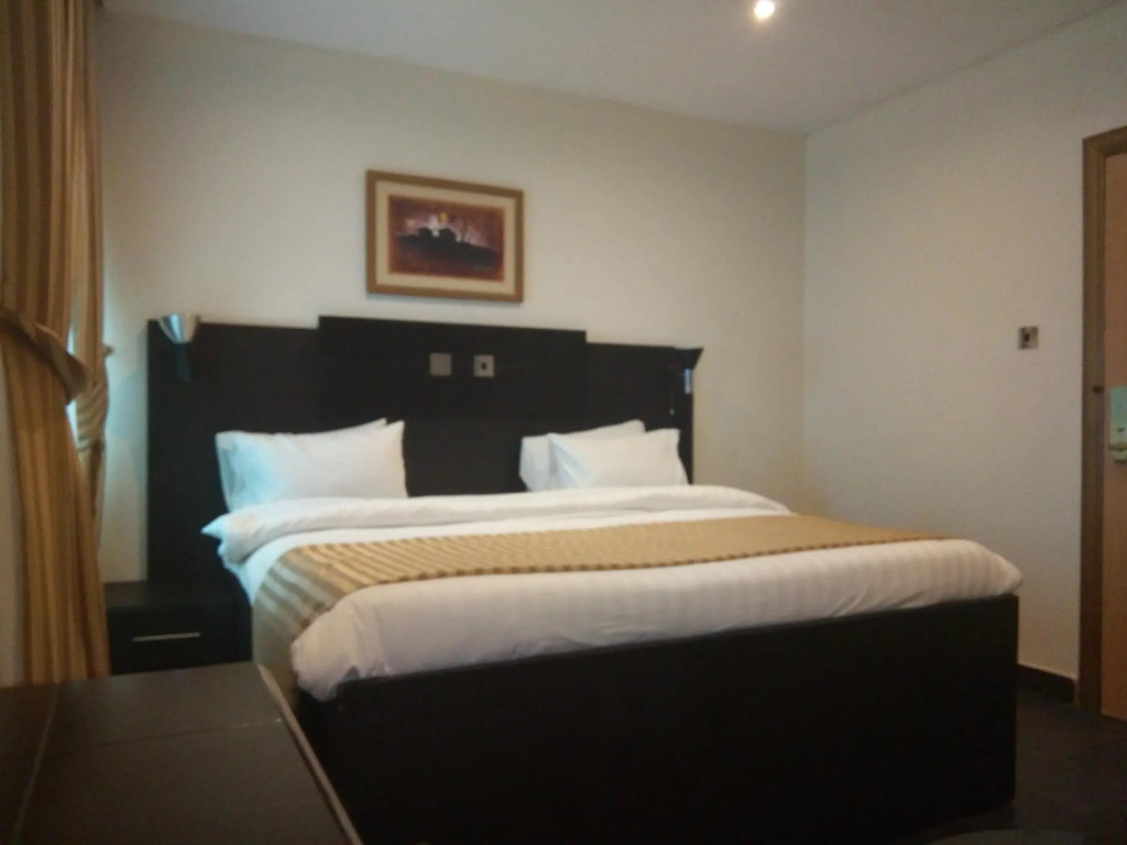 Eden Crest Hotel & Resort