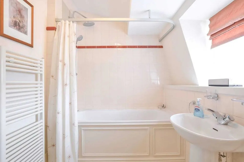 Luxury and Modern Bayswater Apartment