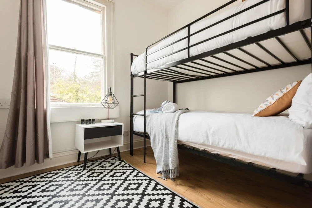 The Hive House - Large Light-flooded 6bdr Townhouse - Sleeps 13