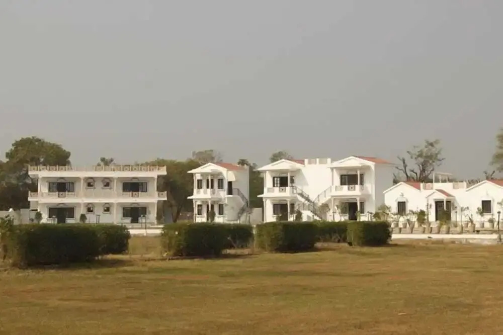 United 21 Lakecity Resort
