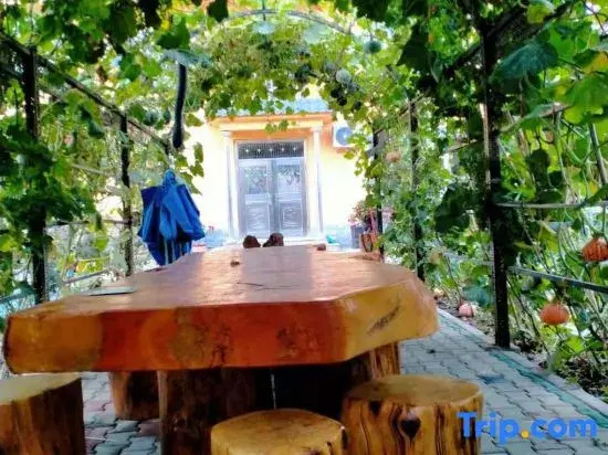 Yining Xiexie Homestay