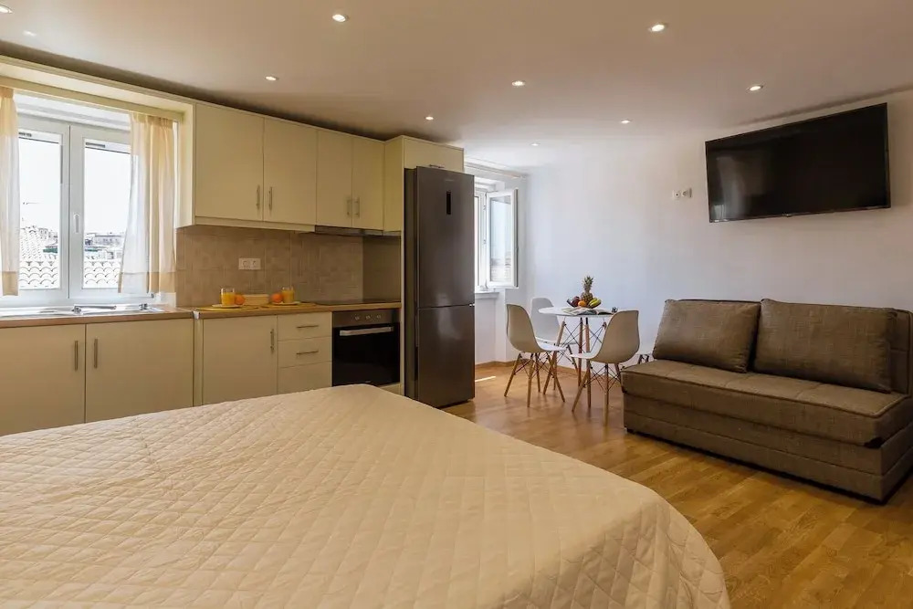 THE CENTRIC Apt. by LOC HOSPITALITY