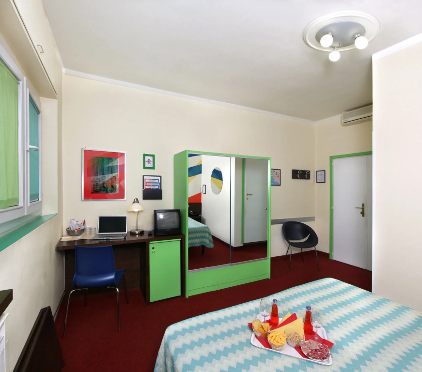 Hotel Cairoli