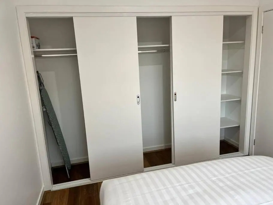 Brand New Modern 2 BR Guesthouse at Airport!