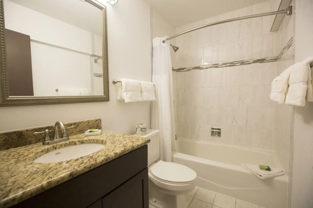 Ivy Court Inn and Suites