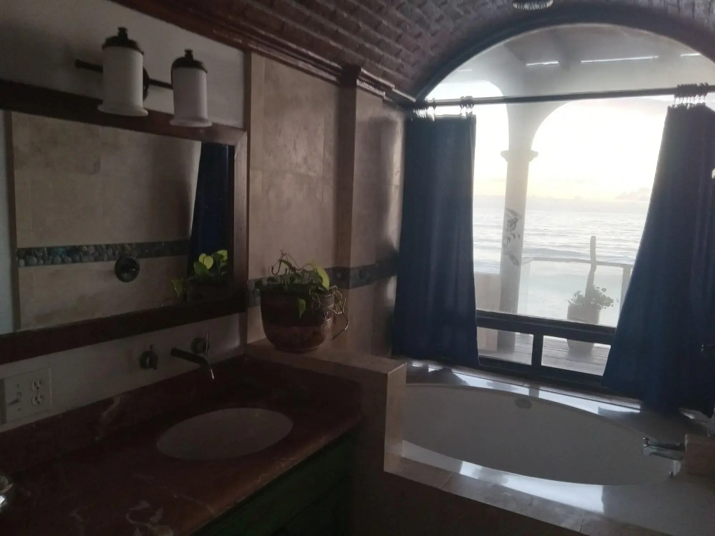 Casa Playa Baja