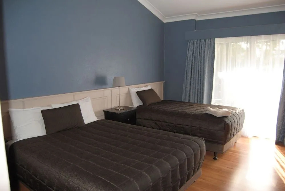 Airlie House Motor Inn