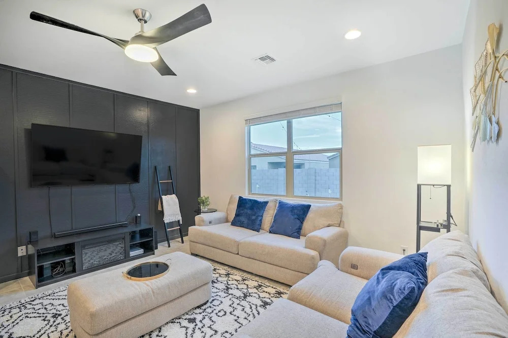 New-build Glendale Home w/ Hot Tub + Putting Green