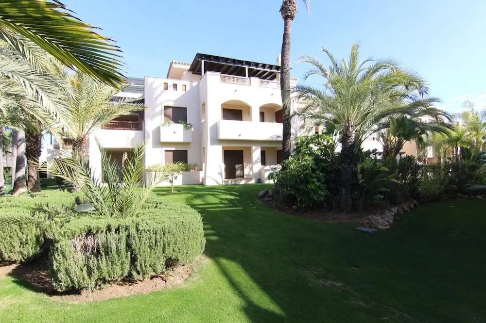Medina Banus - Exquisite 2BR Apartment by Rafleys Near Puerto Banus, A/, Wifi