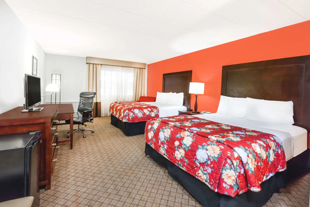 Clarion Hotel & Conference Center Lansing West