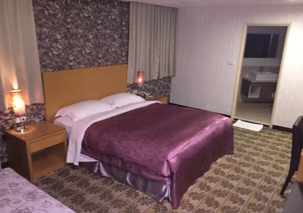 Metropolis Hotel