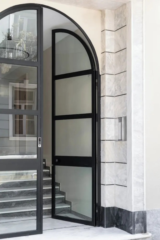 Elliot Neapoli, Athens
