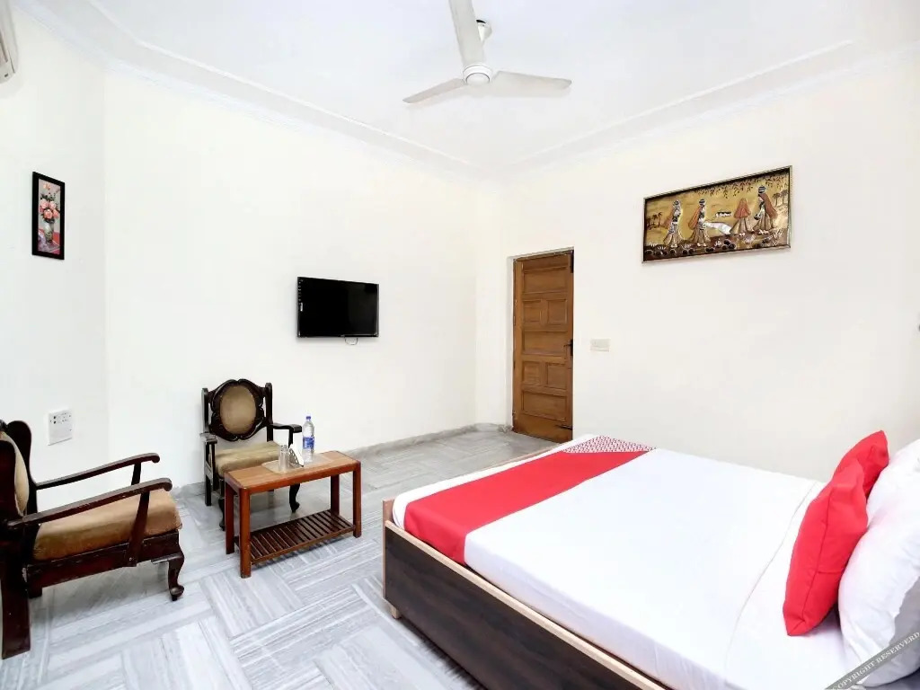 The Corner House By OYO Rooms