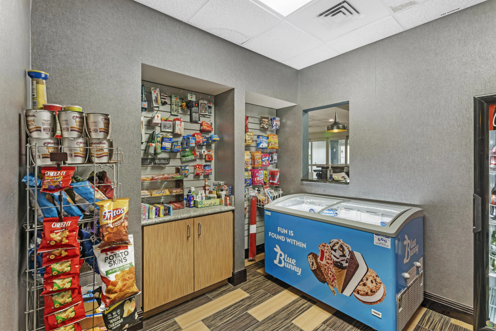 Best Western Plus Chain of Lakes Inn & Suites