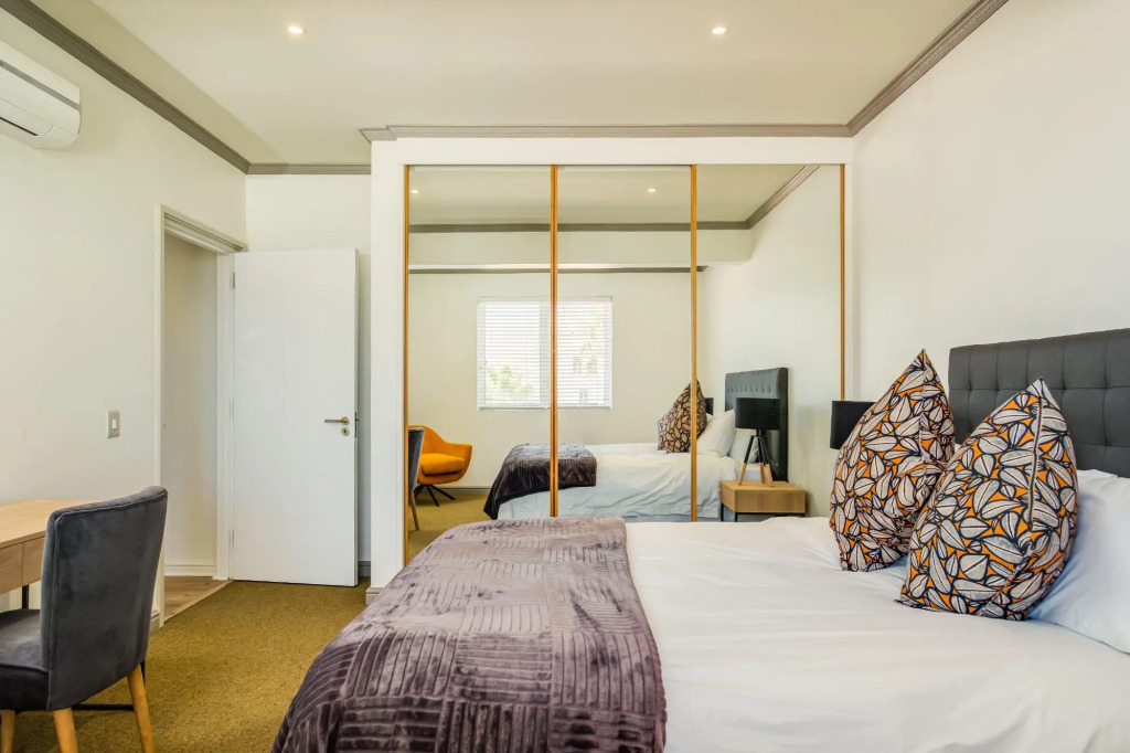 Contemporary Apartment Close to the Radisson Majolica