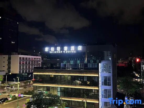 Yibai Light Luxury Hotel