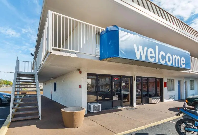 Econo Lodge Central