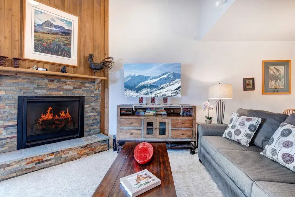 Snow Flower 152 2 Bedroom Condo by RedAwning