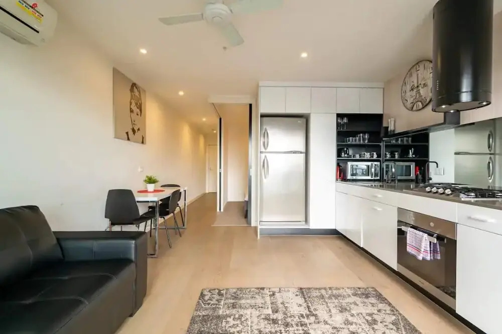 Modern 1 Bedroom Apartment in St Kilda