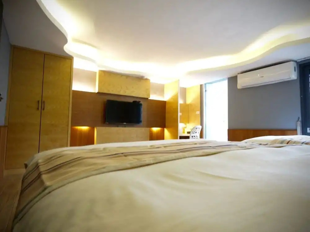 Big City Small House Homestay