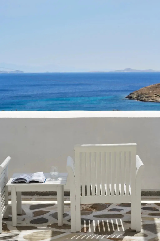 Mr and Mrs White Tinos