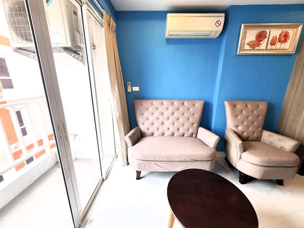 Modern 1-bedroom Condo With Pool View - Nordic Trend 4, Pratumnak Hill