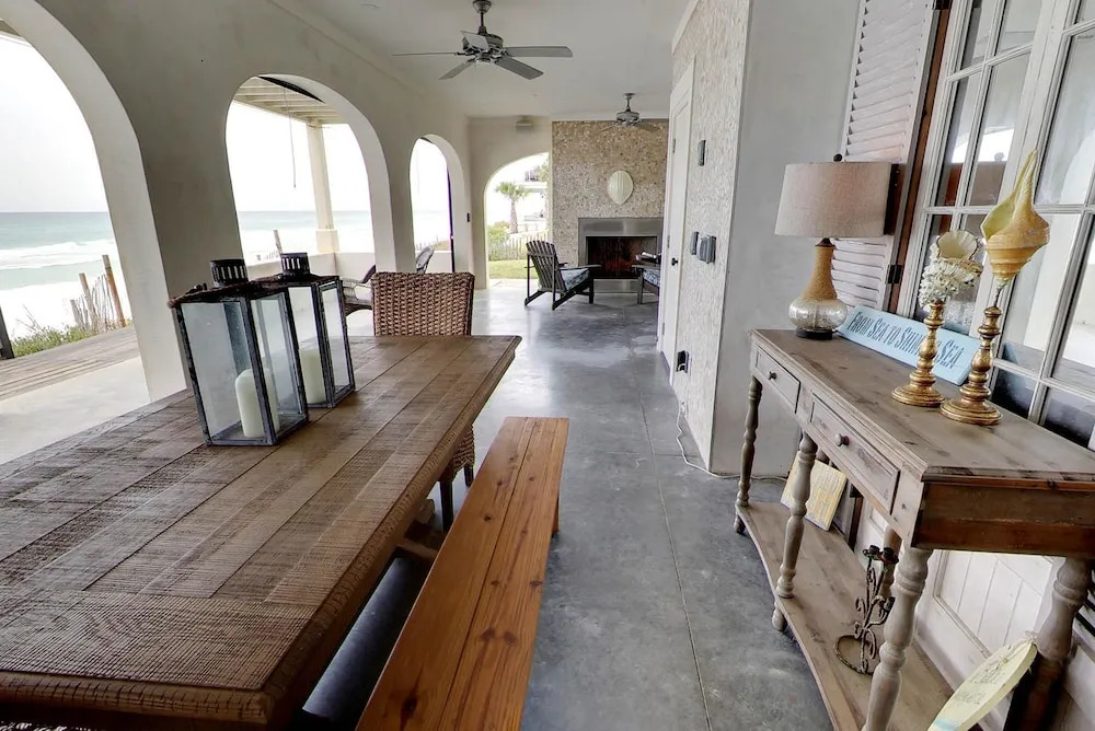 Tangled In Blue 5 Bedroom Holiday Home by Five Star Properties