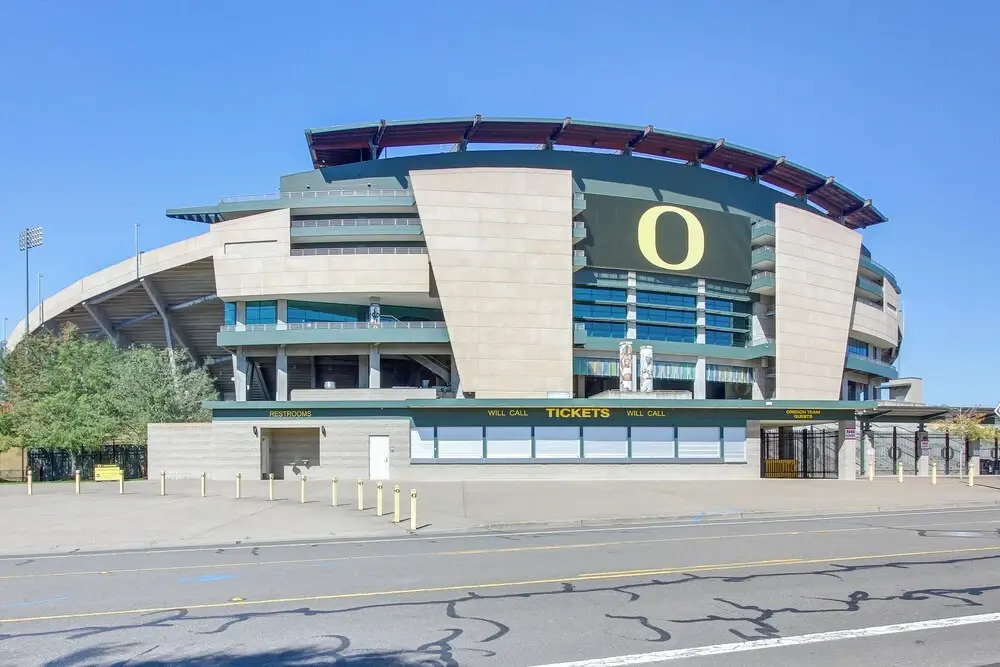 Pet-friendly Home w/ Yard, 2 Mi to Autzen Stadium