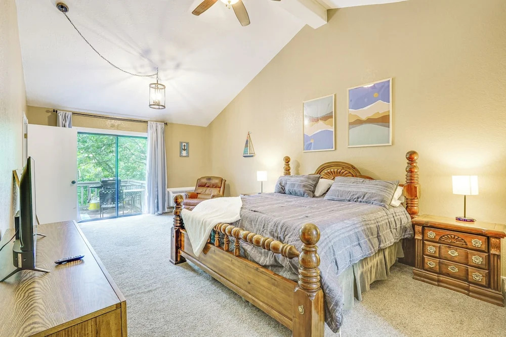 2 Decks & Pool Access: Osage Beach Retreat