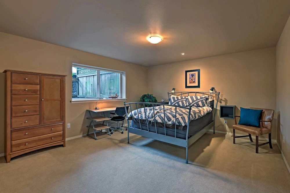 Airy Home Near Anacortes w/ San Juan de Fuca Views
