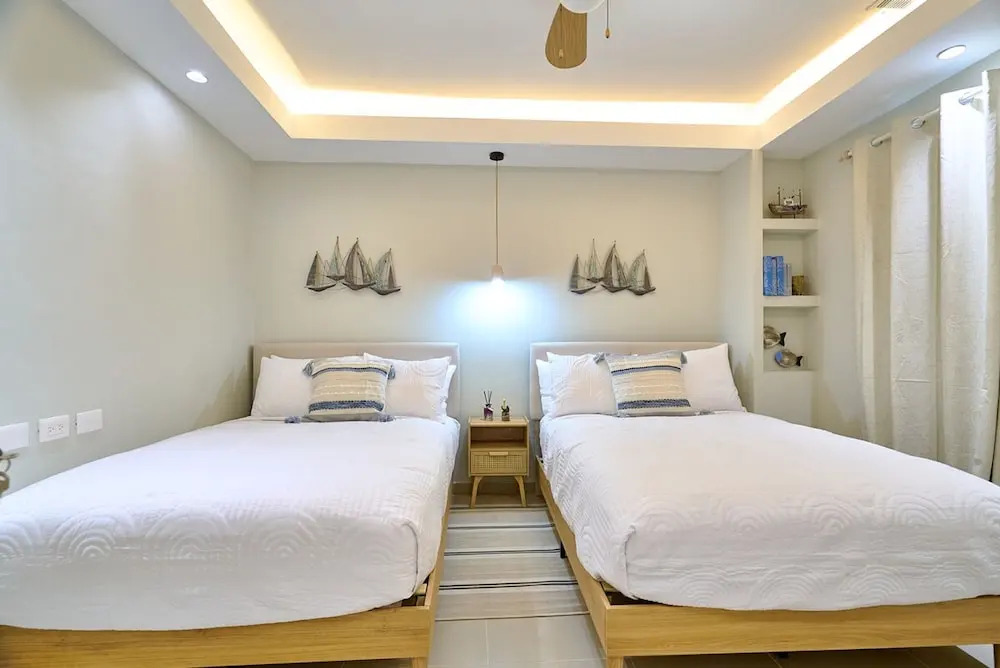 Marbella LUX Essence Beachfront Pool 11thfloor