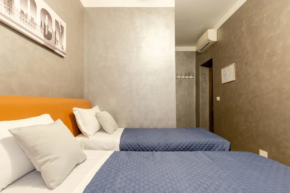 4-bdr Apt Among Colosseum&termini 10-people