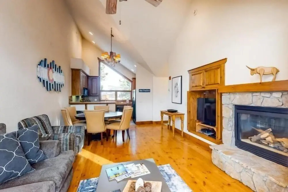 Ski-in/ski-out 3 Bedroom Townhome at Snowflake Lift With Private Hot Tub