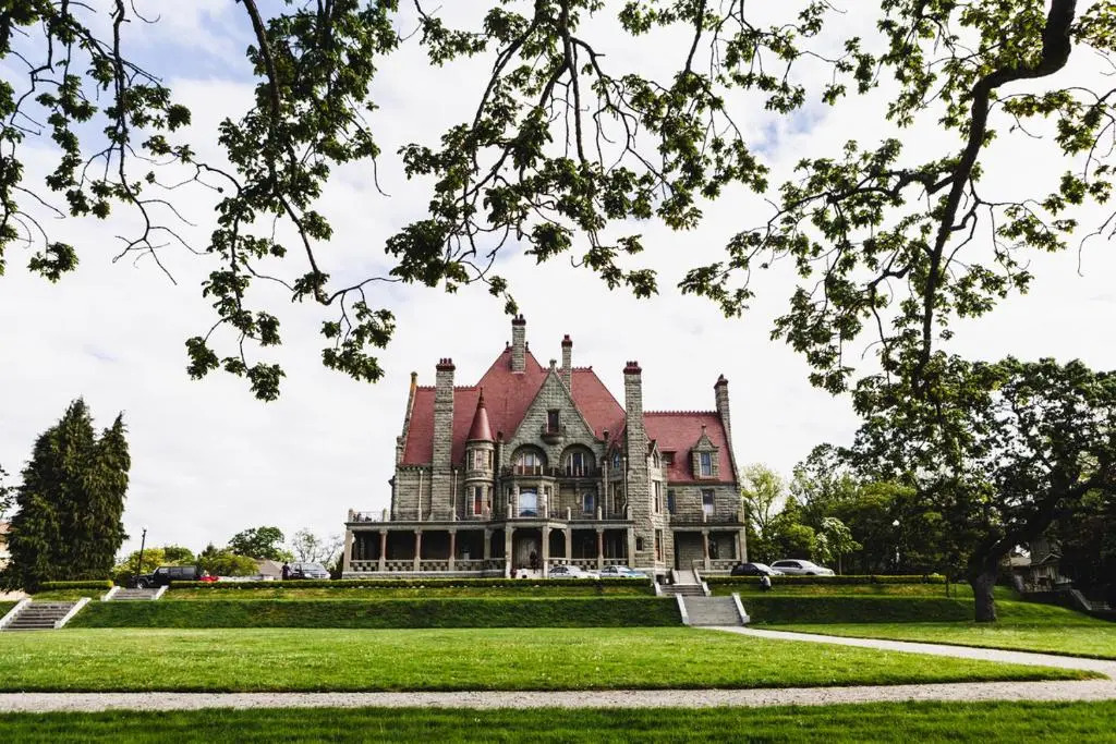 Dashwood Manor Seaside Bed & Breakfast