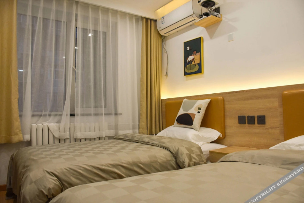 SpaceBox Hotel