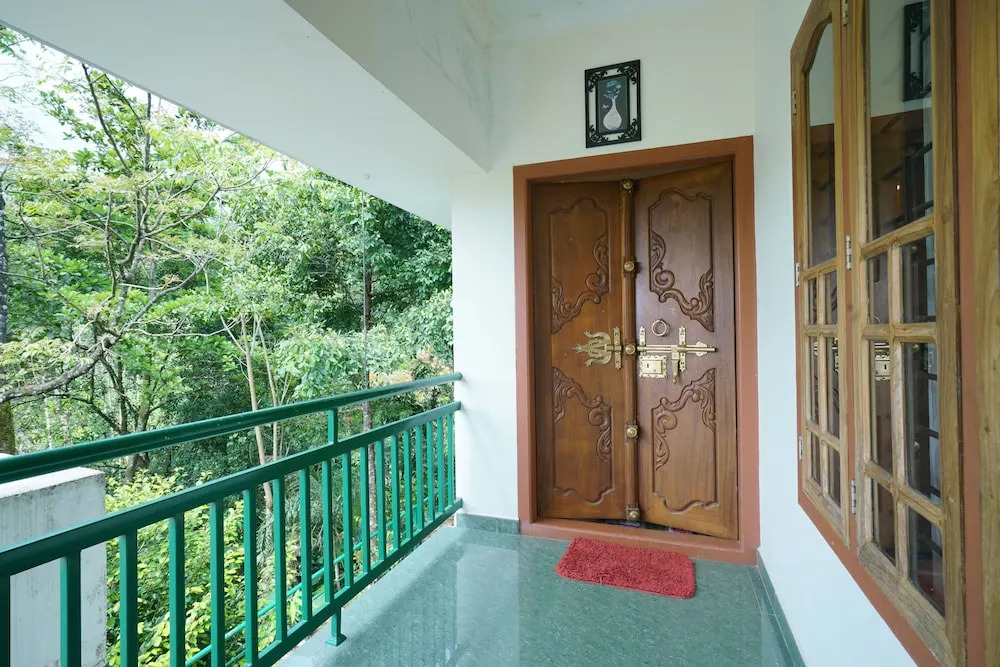 OYO 23359 Home Elegant 2BHK Munnaar Bypass