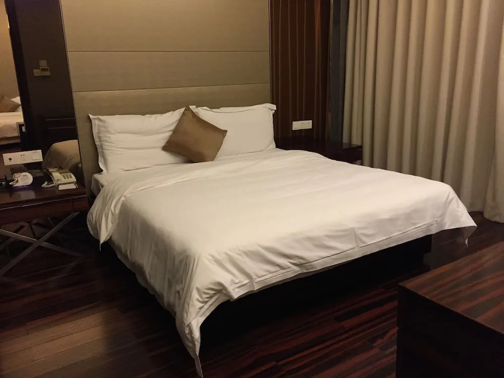 Silin Residence Poly World Trading Center