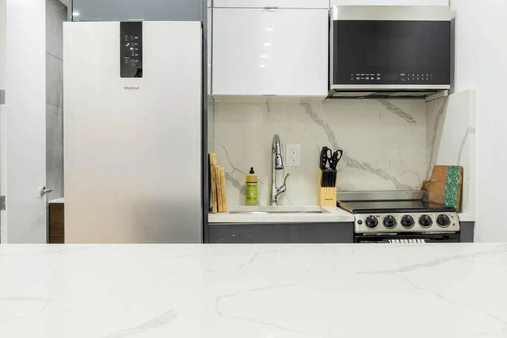 1597-13 I Brand new Studio Prime Upper East W D