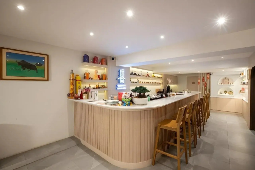 Zhennan Teabar Hotel