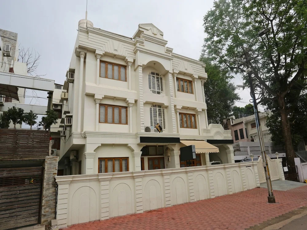 Vijay Palace by OYO Rooms