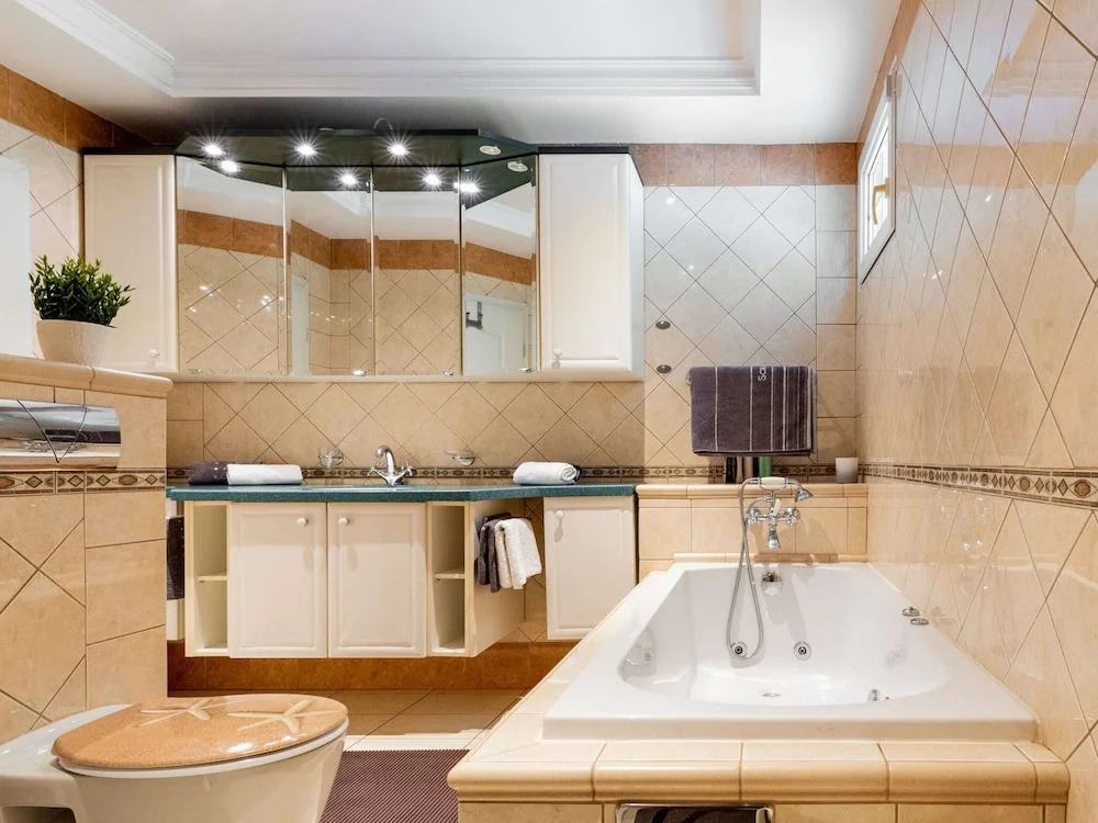 Villa in Ripenda Kras with Pool and Sauna