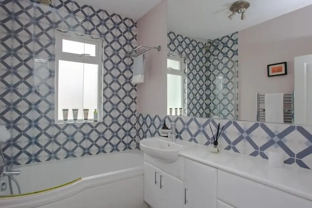 Bright2 Bedroom Apartment With Roof Terrace in Wimbledon