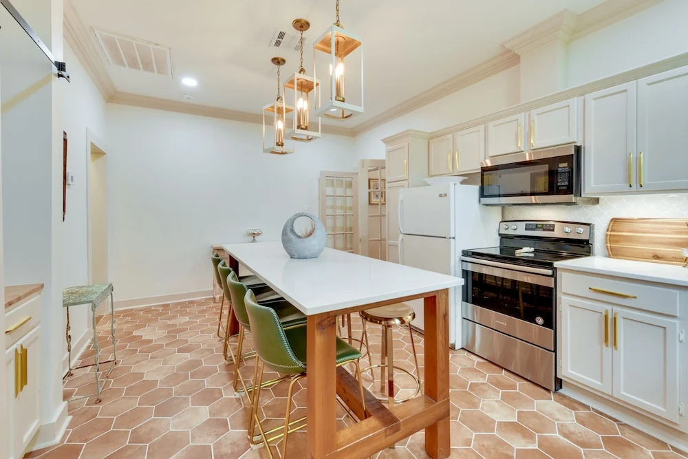 Charming Lake Charles Vacation Rental w/ Yard