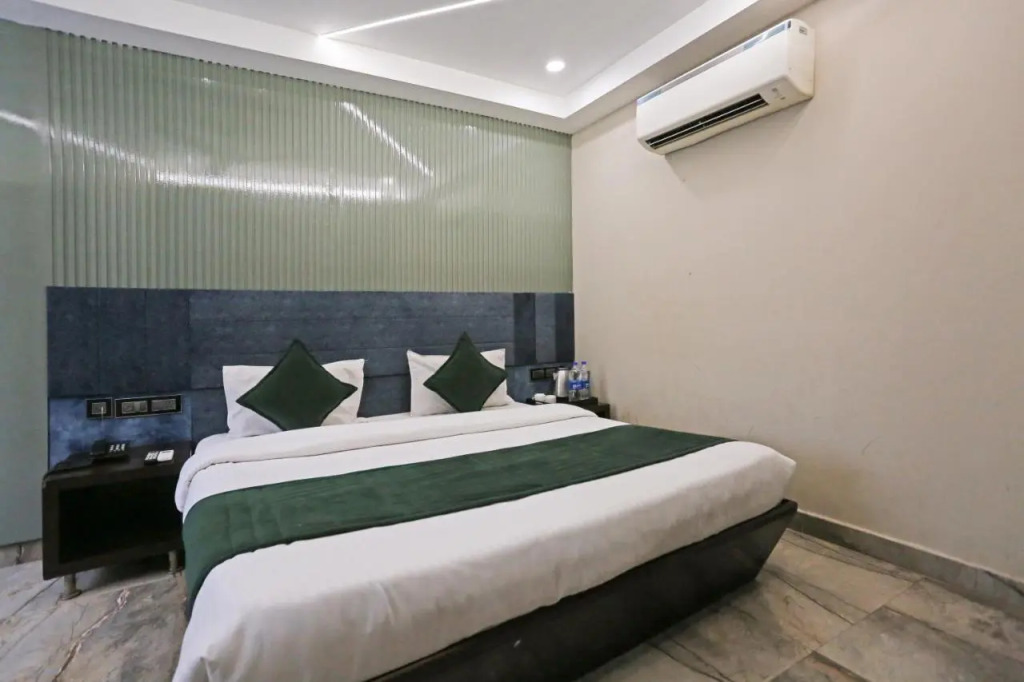 The Vanson Delite "Newly Rebuilt 2026" - Near New Delhi Station & Connaught Place