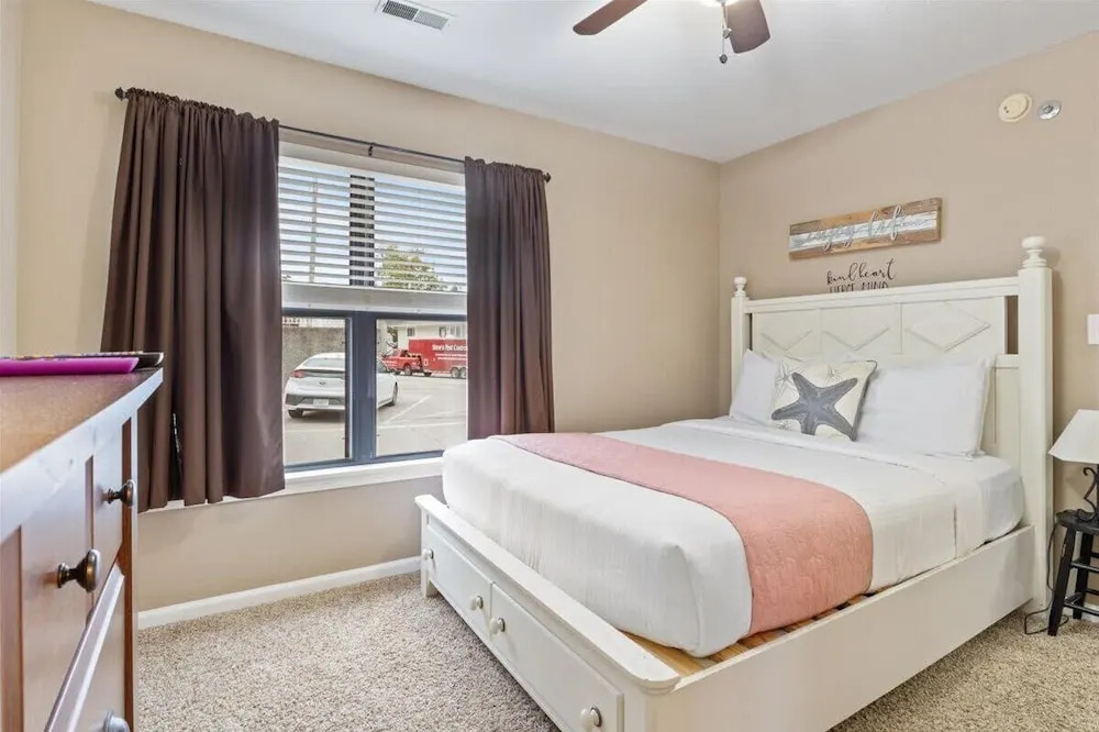 Lakefront Condo With Boat Slip