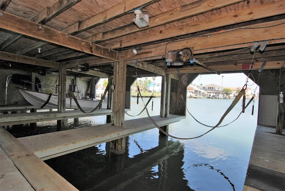 108 W. Morningside 2 Bedroom Condo by RedAwning