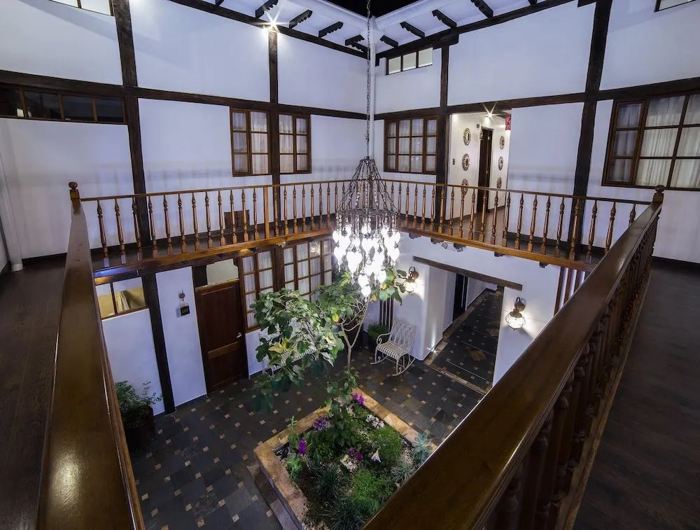 Felicia Hotel & Suites