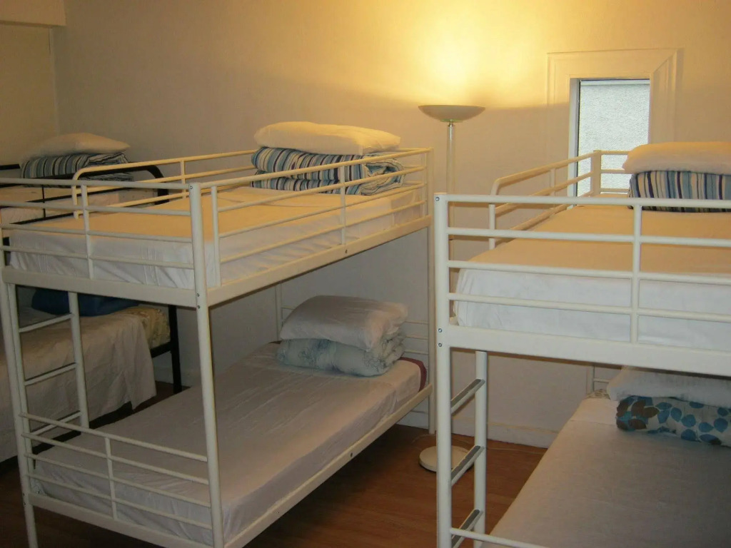 Kelowna Okanagan Lake Hostel